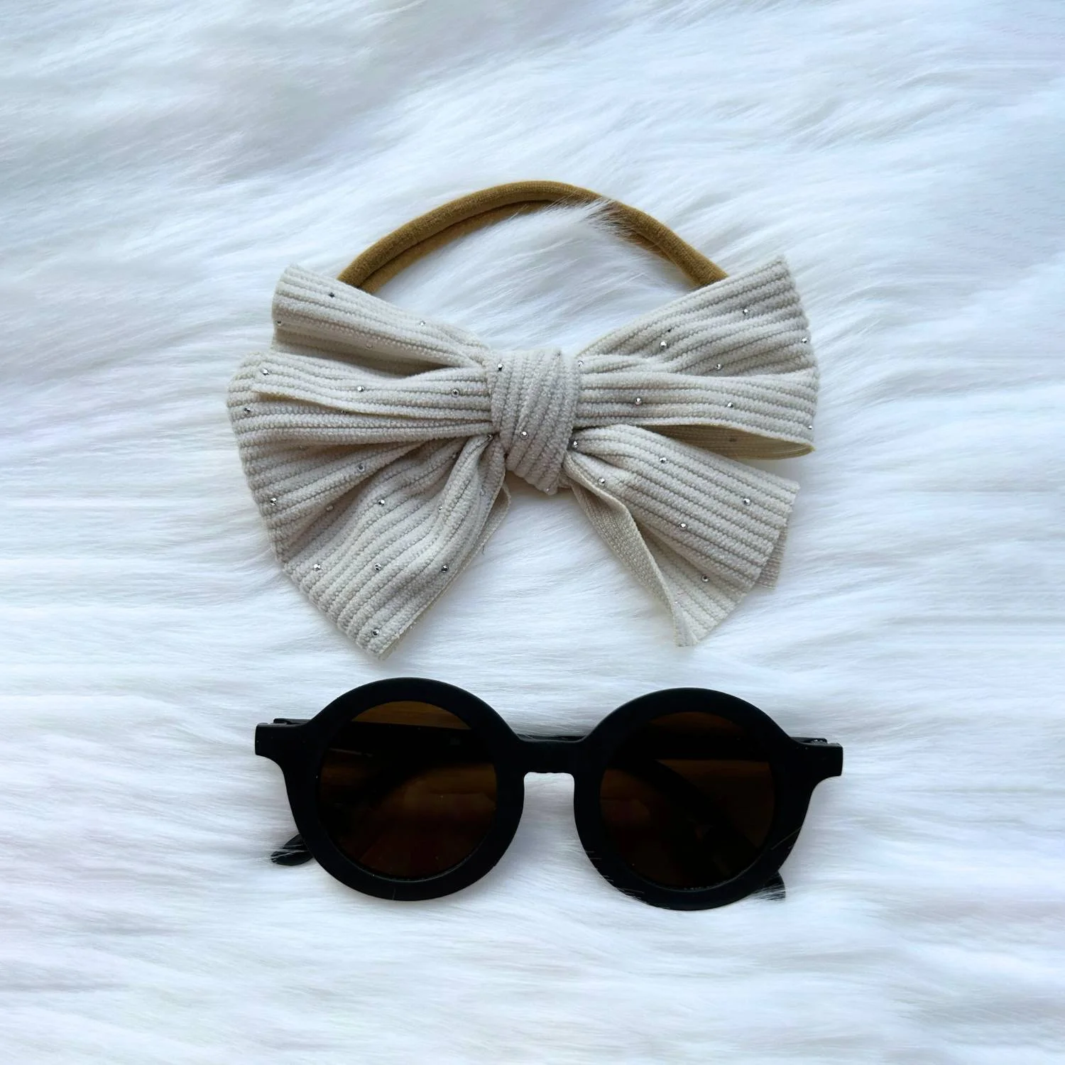 Adorable Baby Girl Beige Headband & Black Sunglasses Set Adorable Baby Girl Beige Headband & Black Sunglasses Set